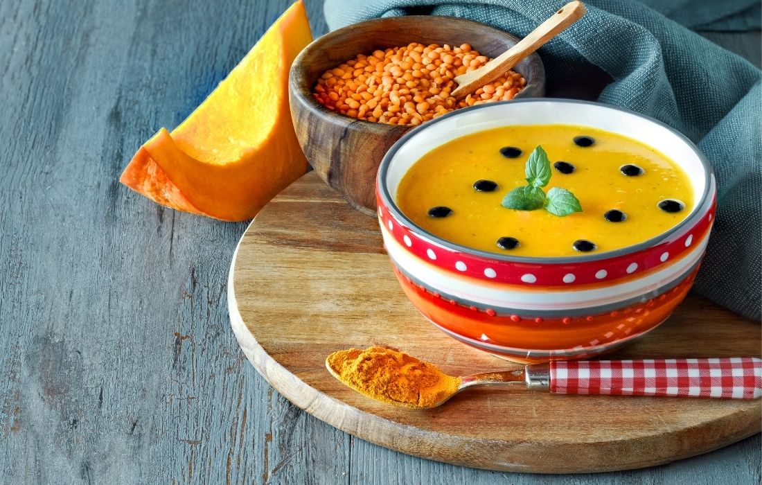 θρεπτική βελουτέ σούπα λαχανικών